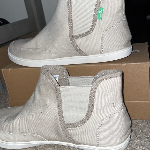 Gently Used Womens Canvas Shoes Sanuk - Picture 4 of 4